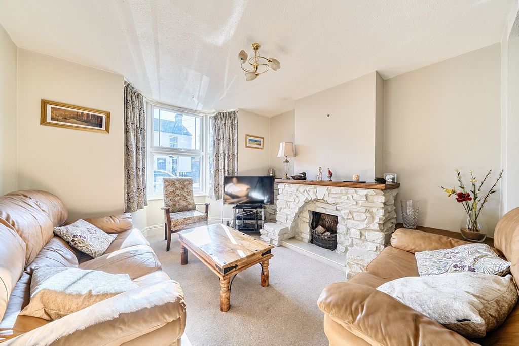 Property photo 3 of 13