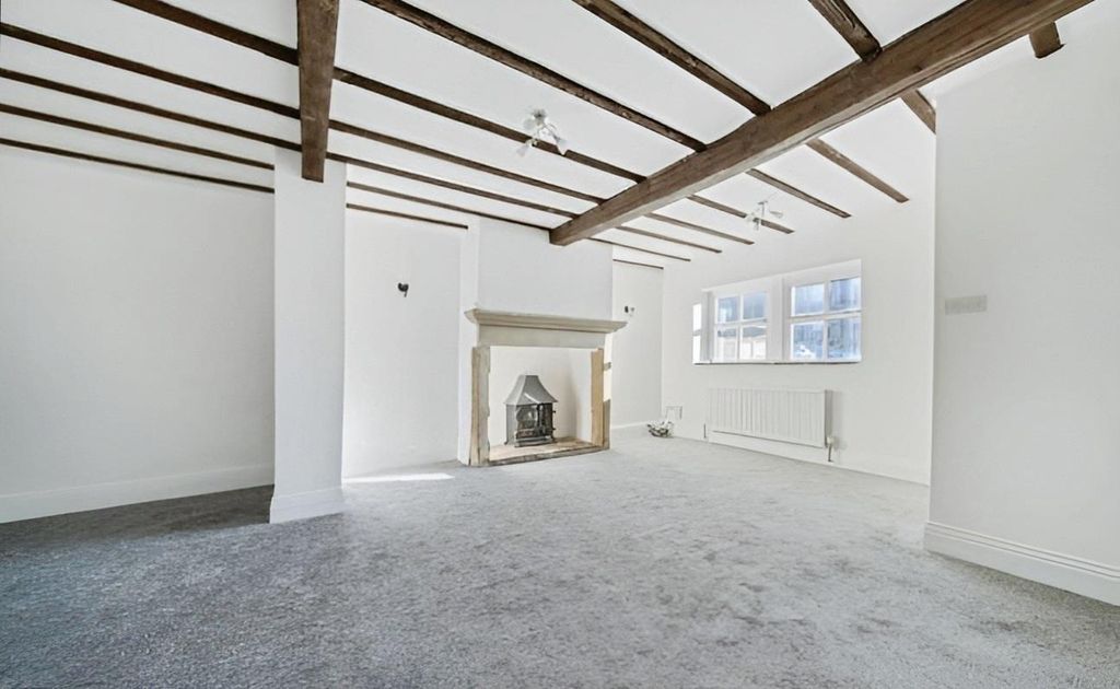 Property photo 2 of 10 Living Room