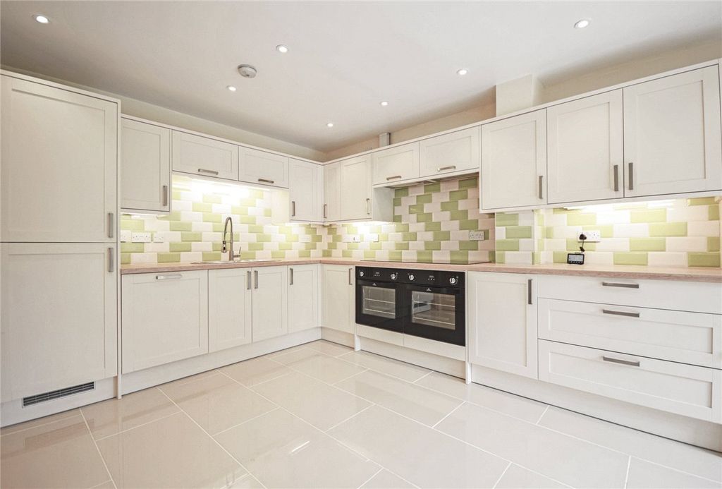 Property photo 2 of 18 Picture No. 35