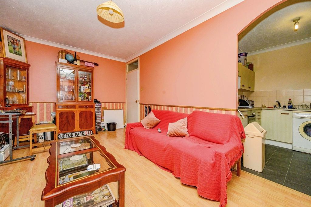 Property photo 3 of 9