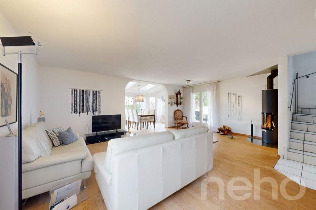 Property photo 2 of 13