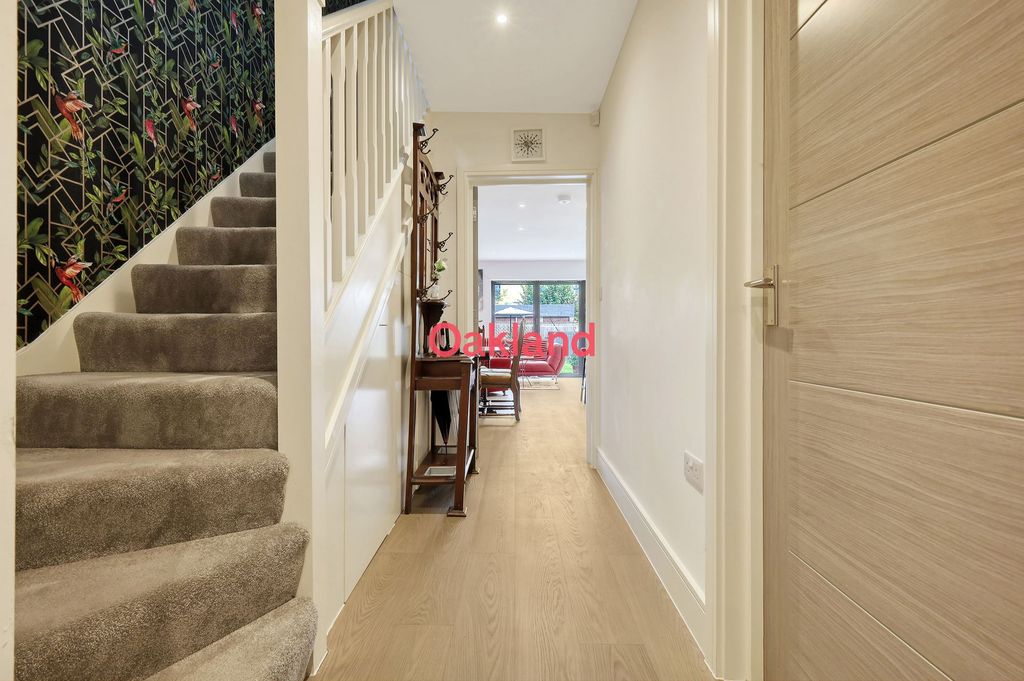 Property photo 2 of 31