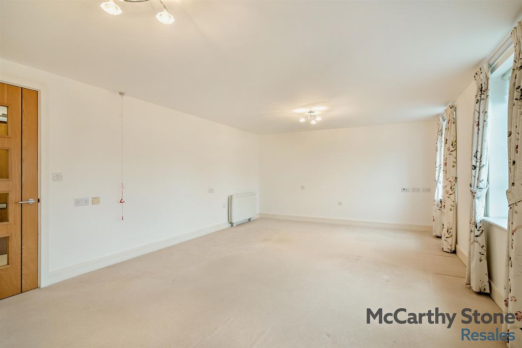 Property photo 3 of 33 8678132-Interior20-800.Jpg