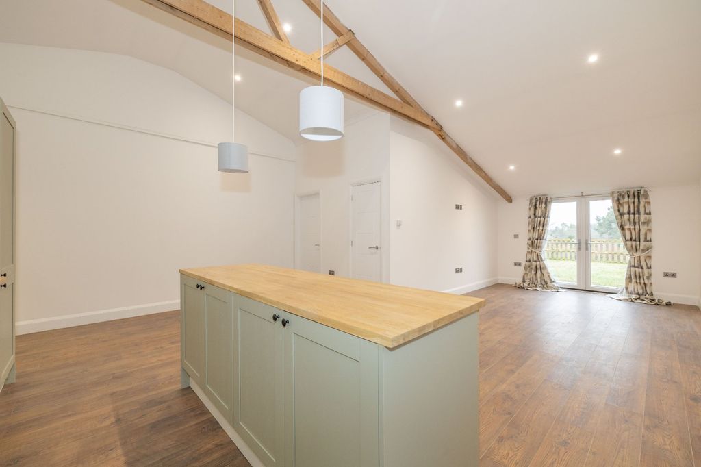 Property photo 3 of 11 Picture 3