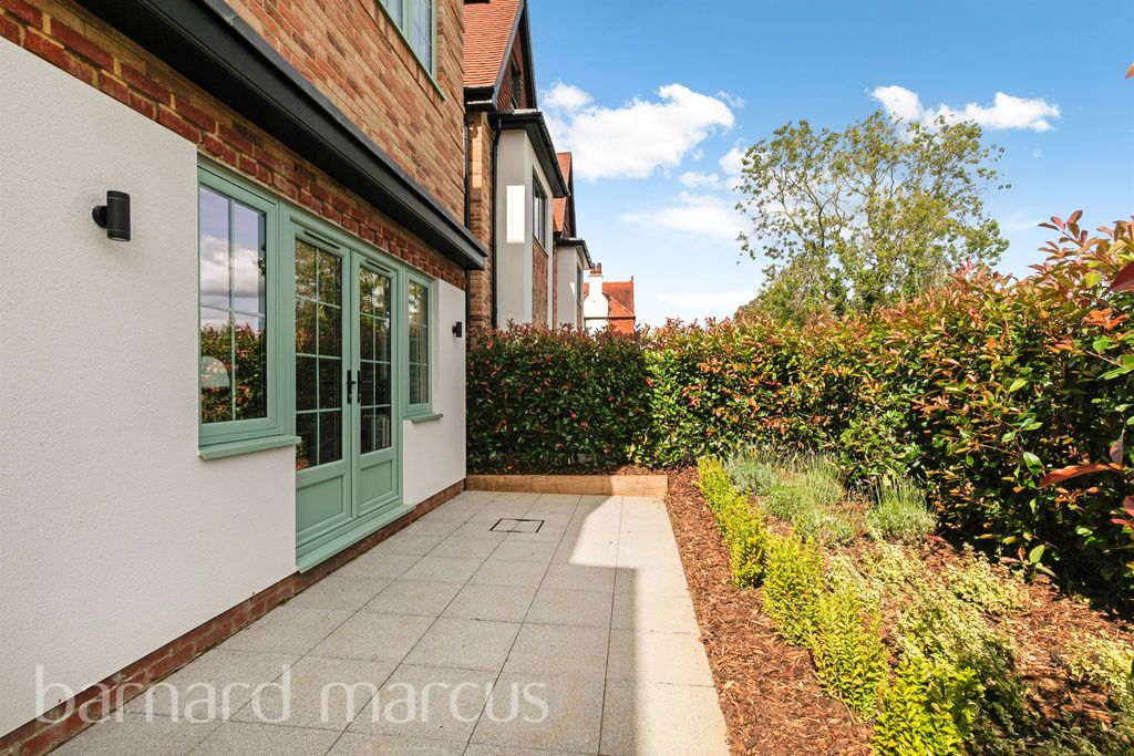 Property photo 3 of 13