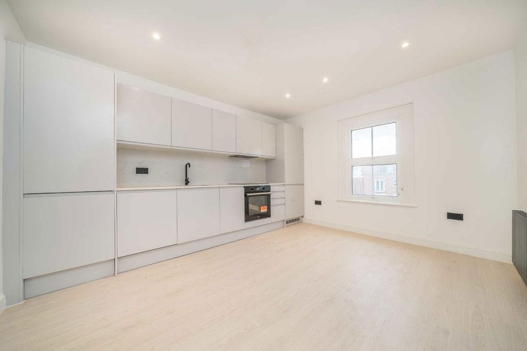 Property photo 1 of 2