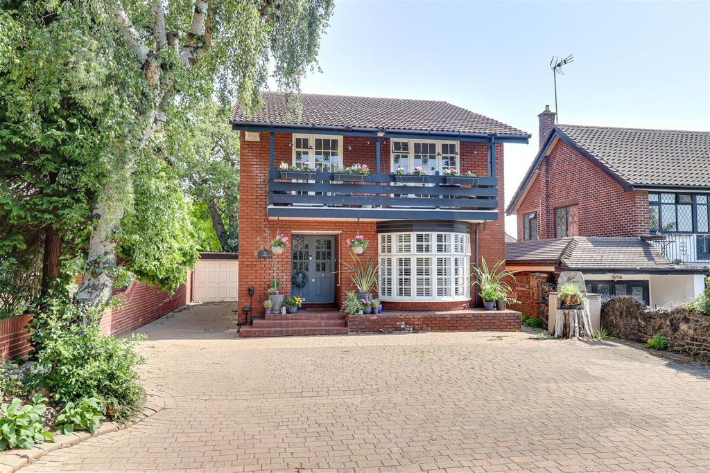 Property photo 2 of 31