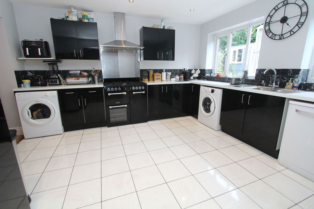 Property photo 2 of 33
