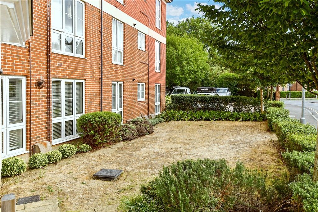Property photo 2 of 15 Communal Gardens