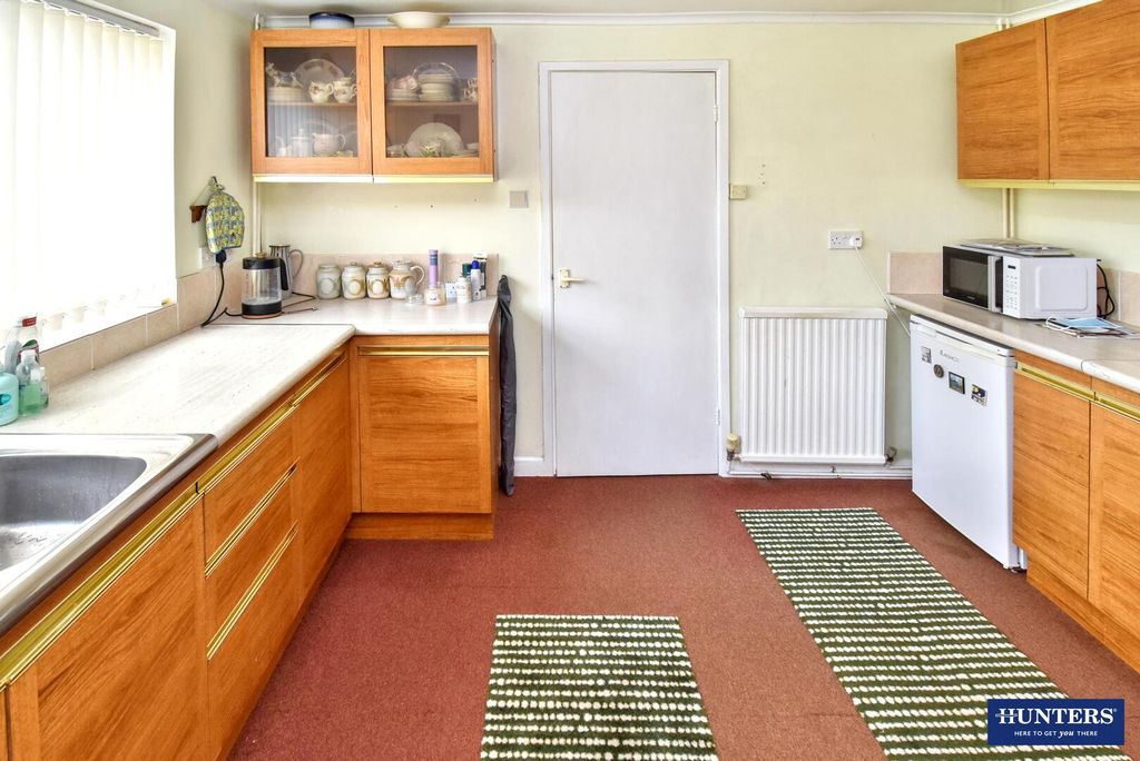 Property photo 1 of 19 Kitchen