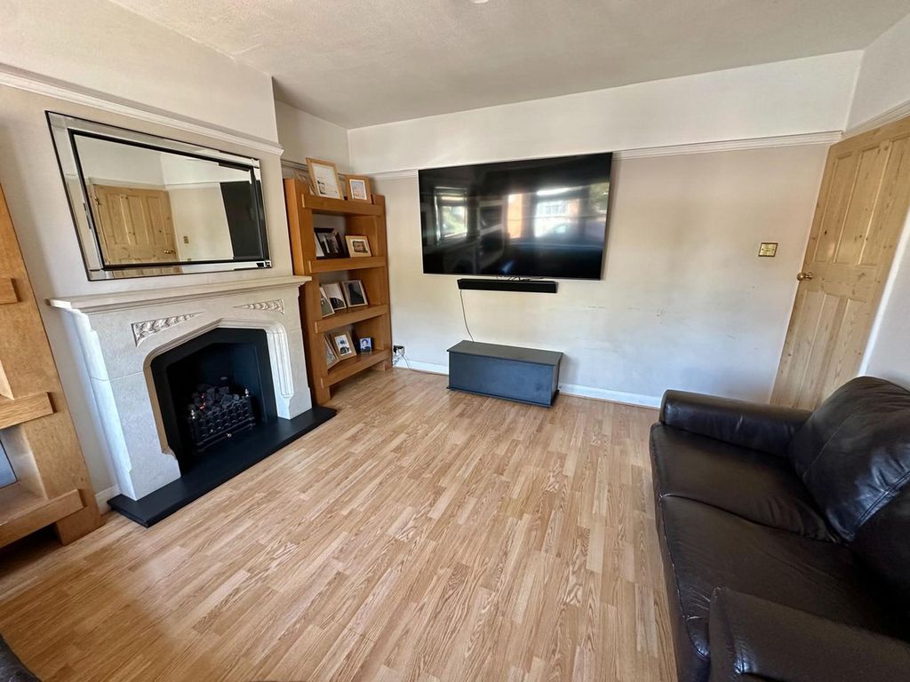 Property photo 3 of 25