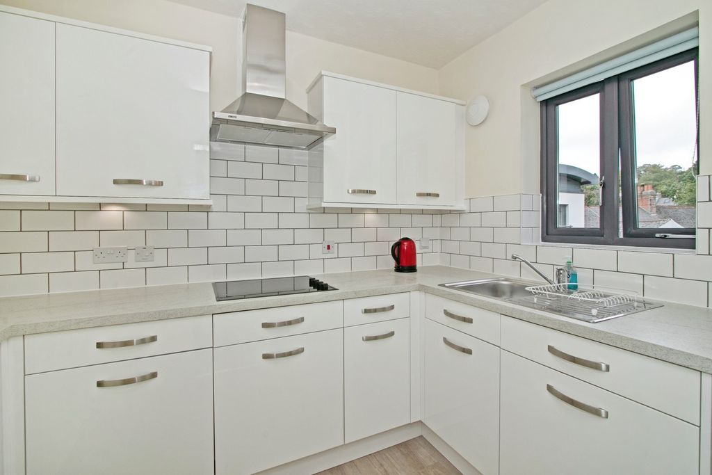 Property photo 2 of 12 Kitchen