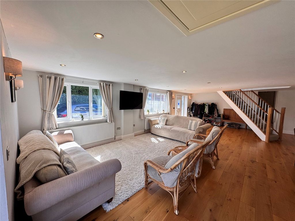 Property photo 3 of 32 Picture No. 17