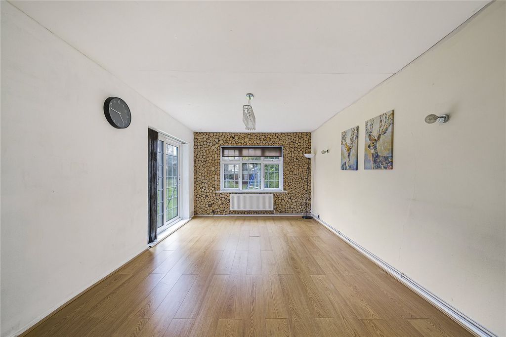 Property photo 2 of 17 Lounge