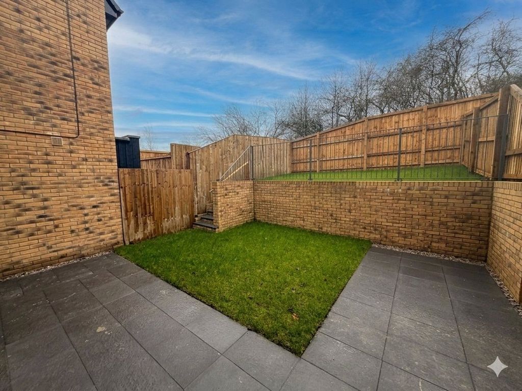 Property photo 3 of 12 Picture No. 02