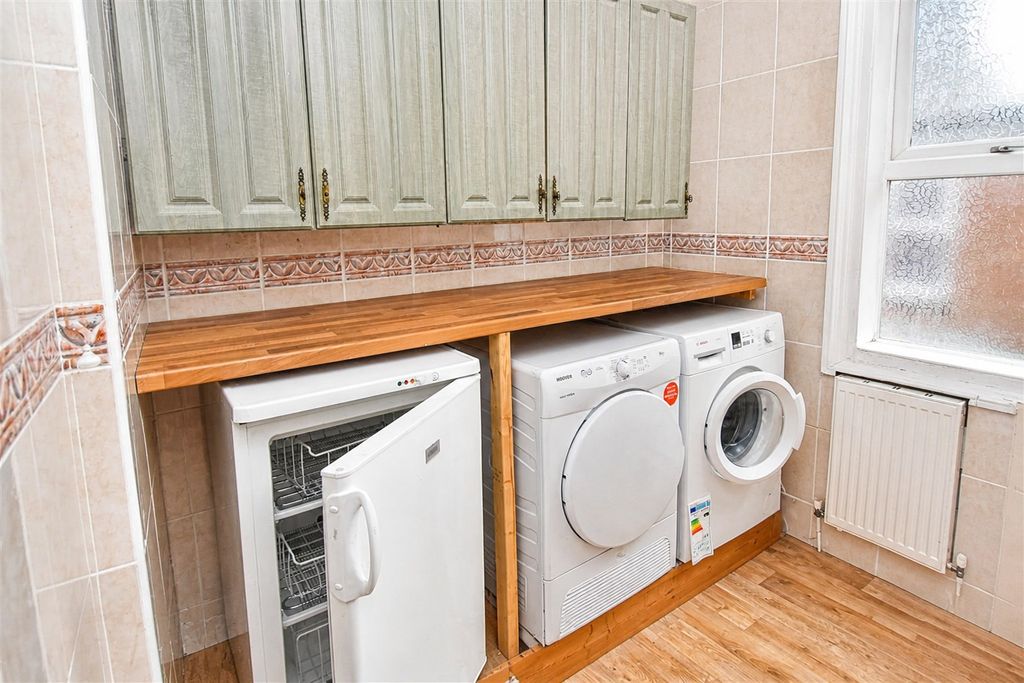 Property photo 2 of 11 Approach