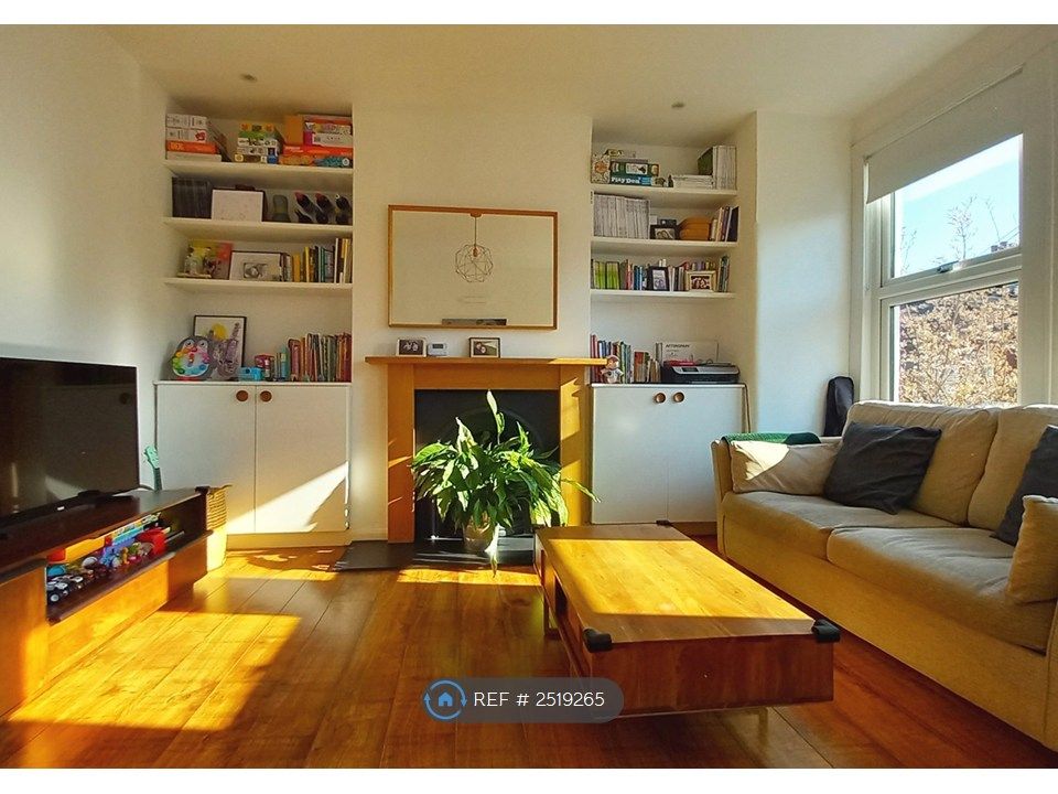 Property photo 1 of 21 Living Room - View 1