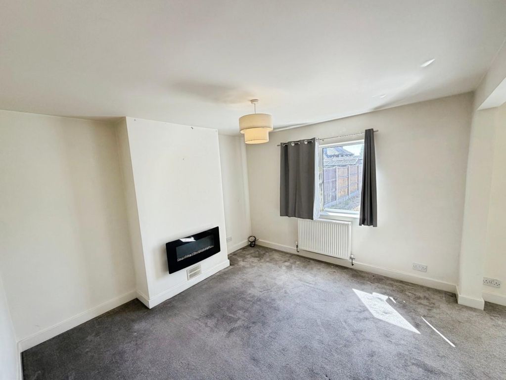 Property photo 3 of 31 F793791E-1-49Ae-B69D-3153E7F2D890-1741-000000Bb820