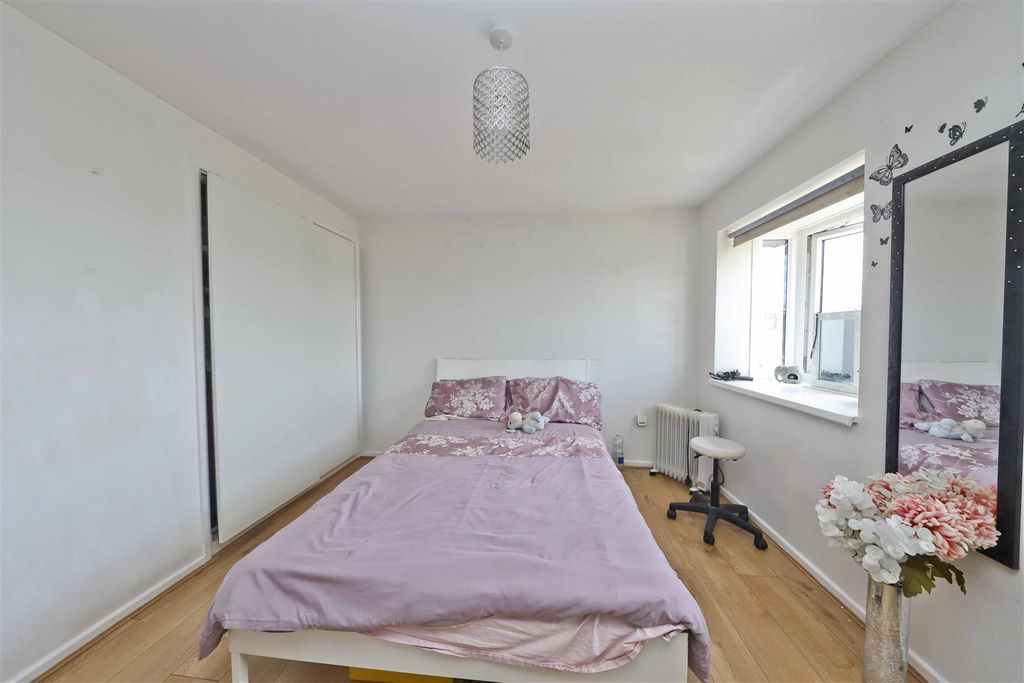 Property photo 3 of 8 Bedroom