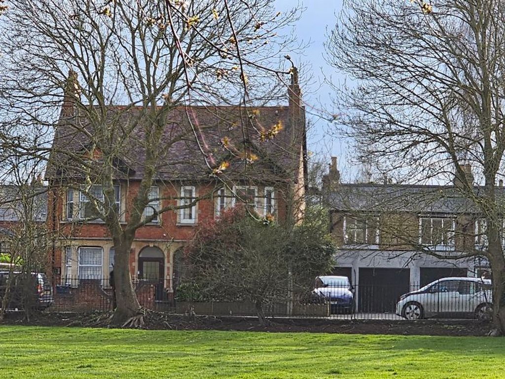 Property photo 1 of 28
