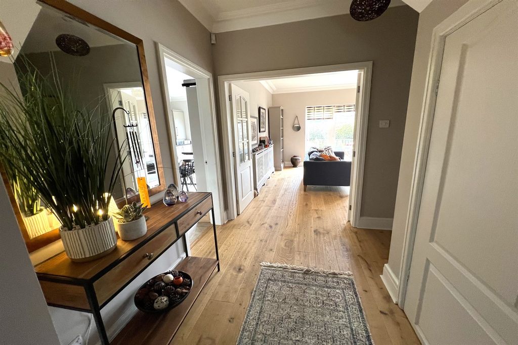 Property photo 2 of 22 Entrance Hallway