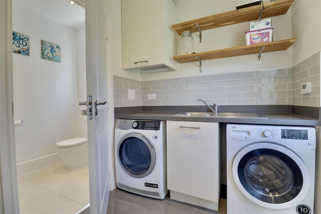 Property photo 3 of 17 29B66953-2C13-4Fbd-B215-877Cec5972Bd_1_201_A.Jpeg