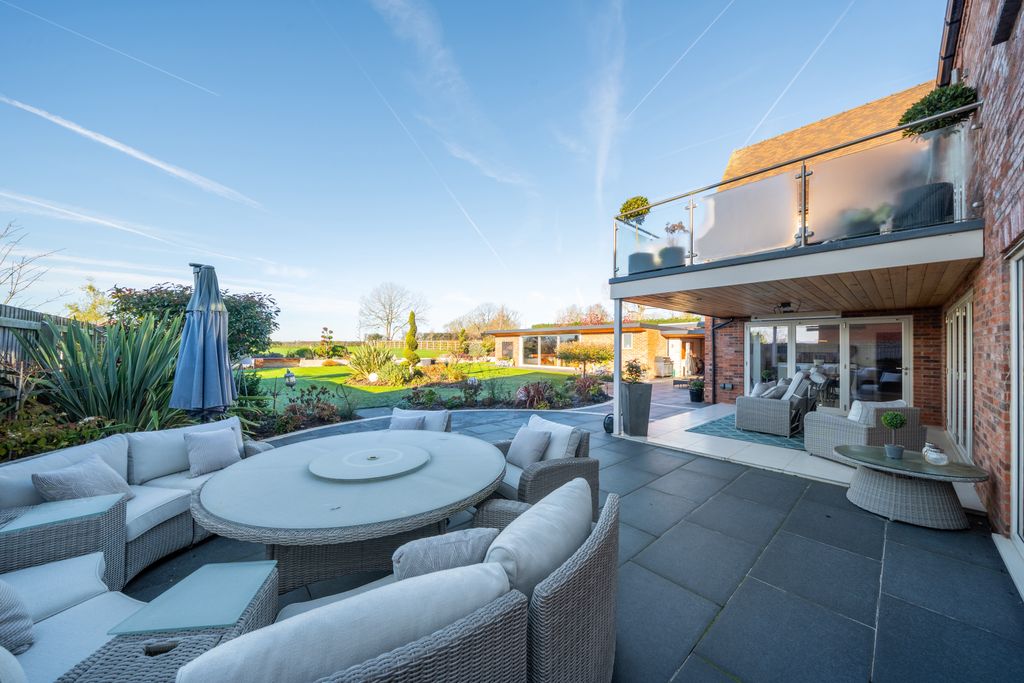 Property photo 3 of 38