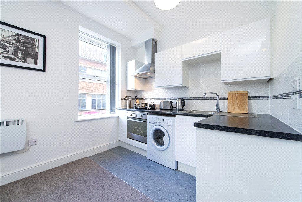 Property photo 3 of 10 Kitchen