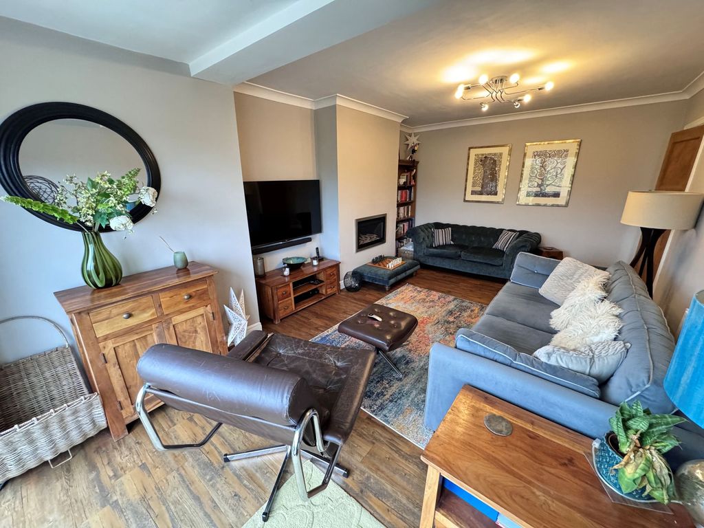 Property photo 2 of 26
