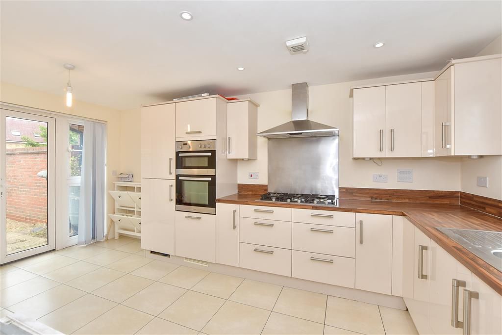 Property photo 3 of 13 Kitchen