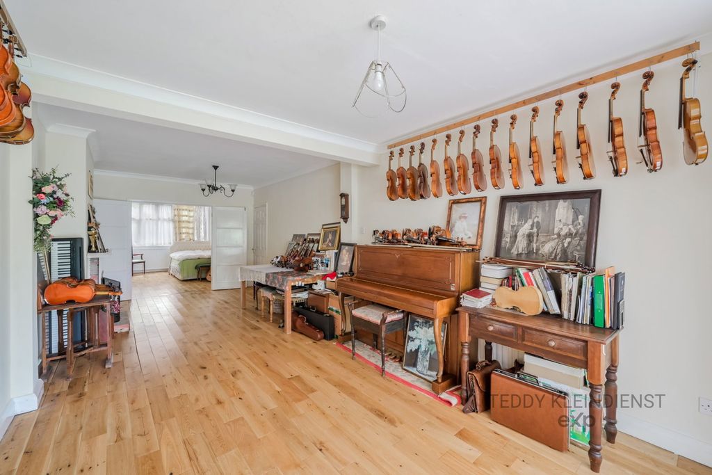 Property photo 2 of 17