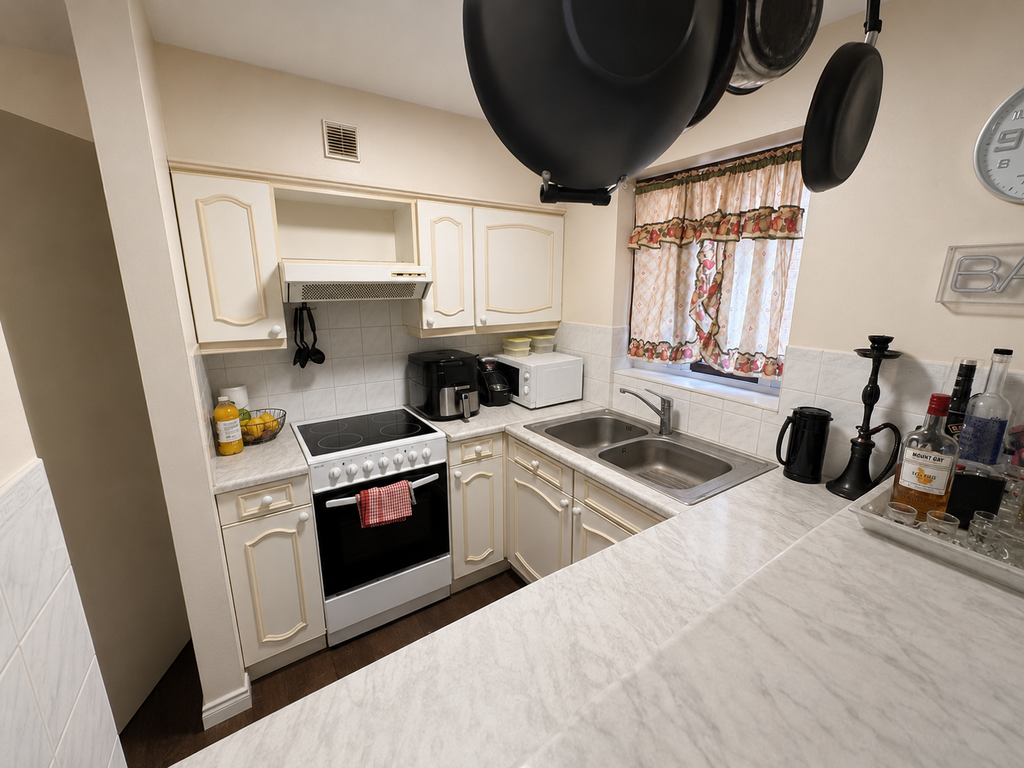 Property photo 2 of 7 Kitchen