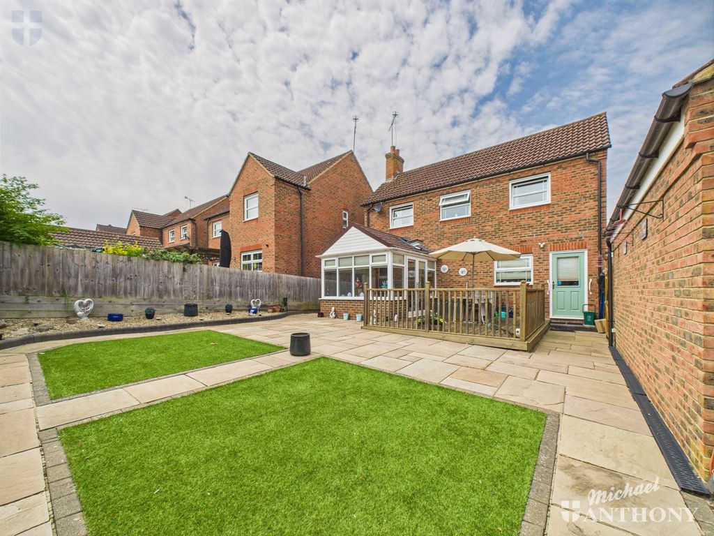 Property photo 3 of 13 Cam03218G0-Pr0695-Still006