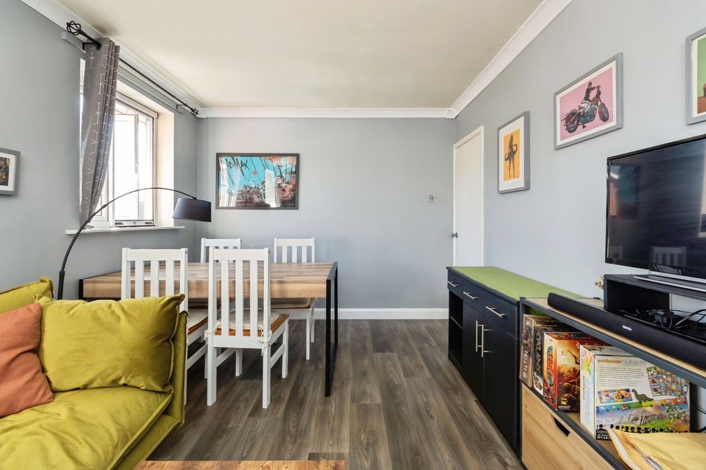 Property photo 3 of 17 Photo