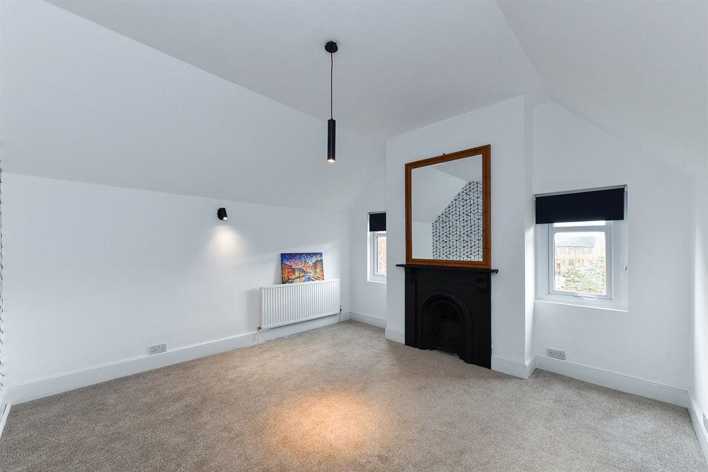 Additional image 13 of 5 bed semi-detached house to rentHamilton Drive NG7
