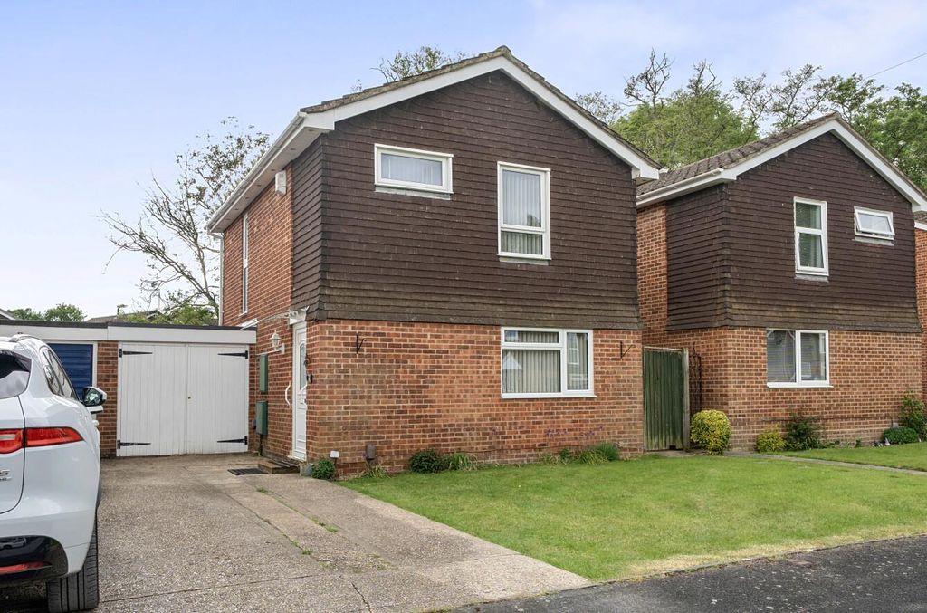 Property photo 1 of 17 Totnes Close 2 (13).Jpg