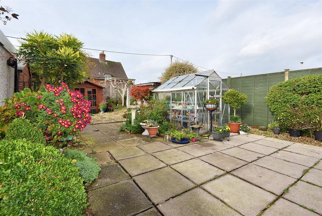 Property photo 2 of 10 Garden