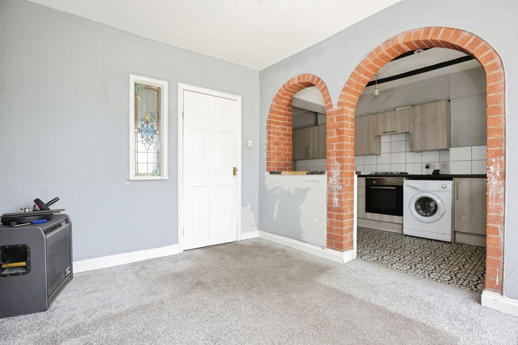 Property photo 2 of 17 Photo