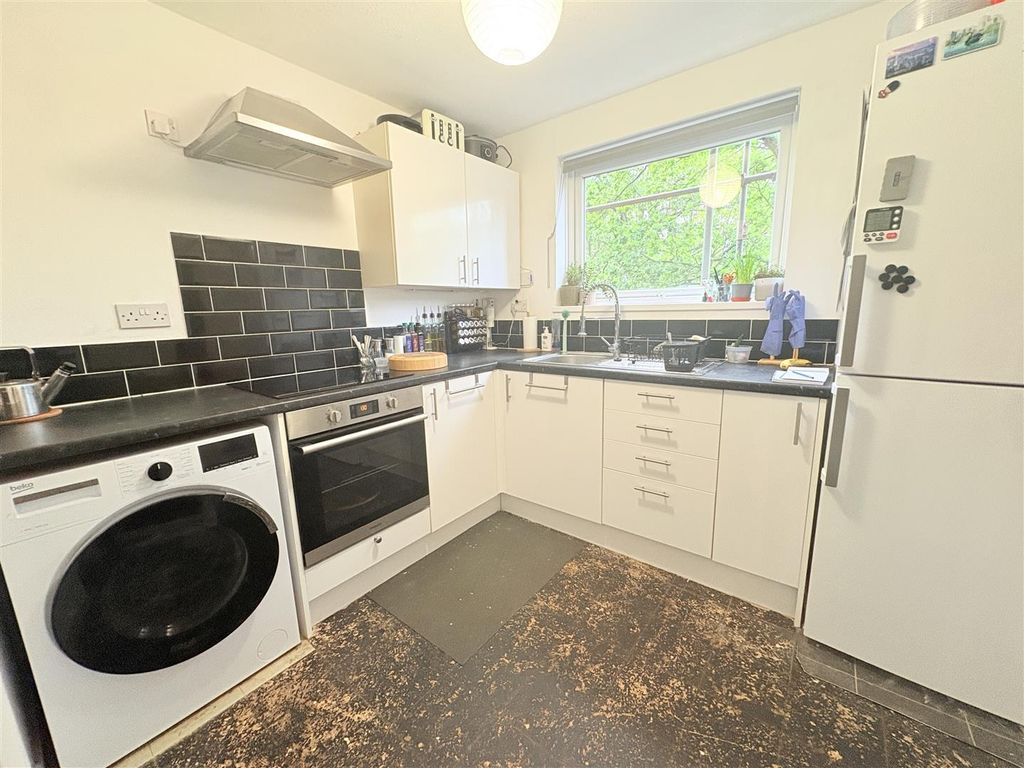 Property photo 2 of 10 Kitchen