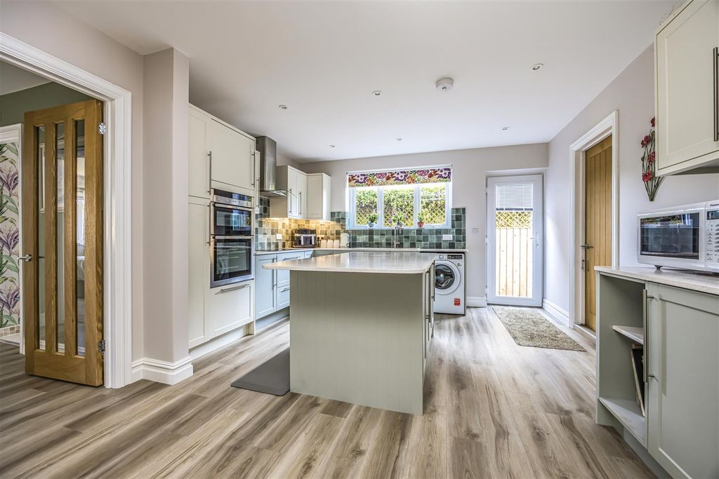 Property photo 2 of 24 24 Saltmarsh Lane, Hayling Island-Porticomarketing
