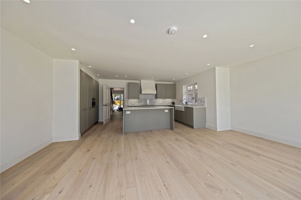 Property photo 3 of 17 Picture No. 27