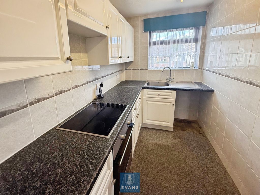 Property photo 3 of 14 Kitchen