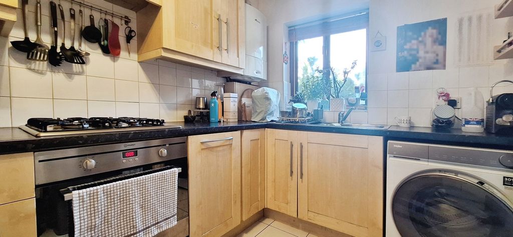 Property photo 3 of 9 Kitchen