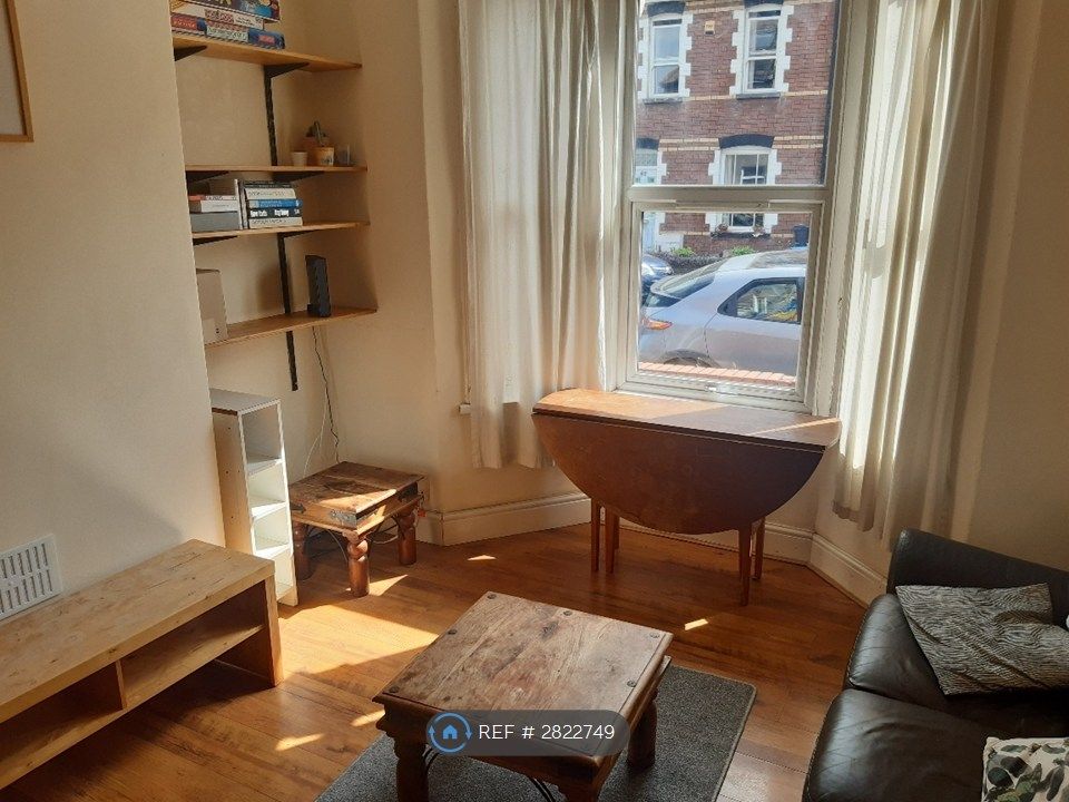 Property photo 2 of 13 Lounge [4m To Bay x 3.5m]