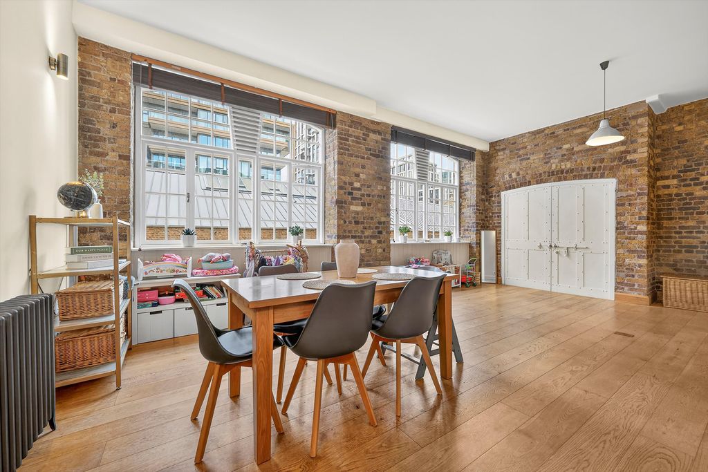 Property photo 2 of 16 Image