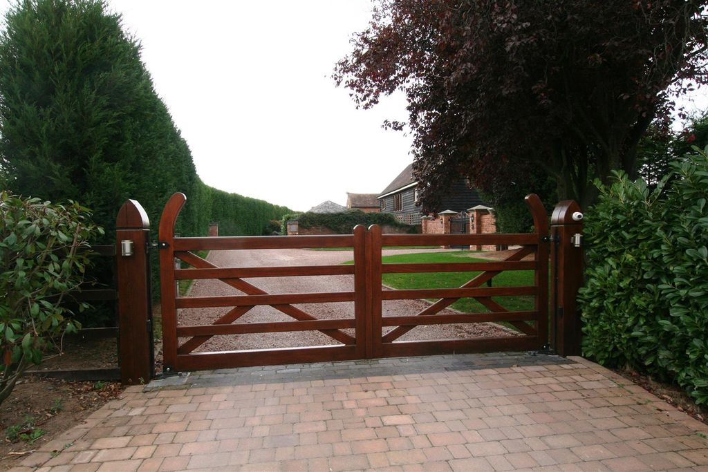 Property photo 2 of 10