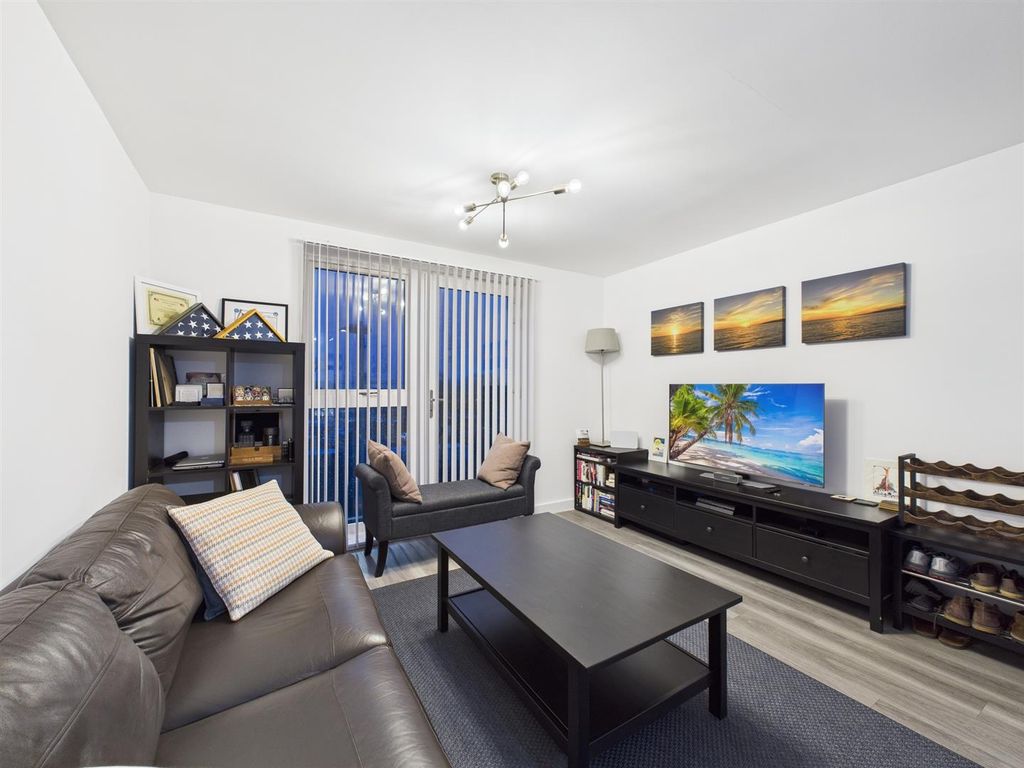 Property photo 2 of 10 Lounge