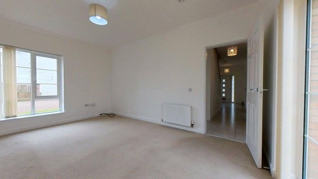 Property photo 3 of 28 Picture No. 35