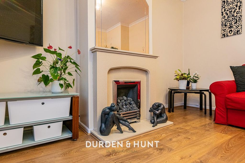 Property photo 3 of 24 Roundway-8.Jpg