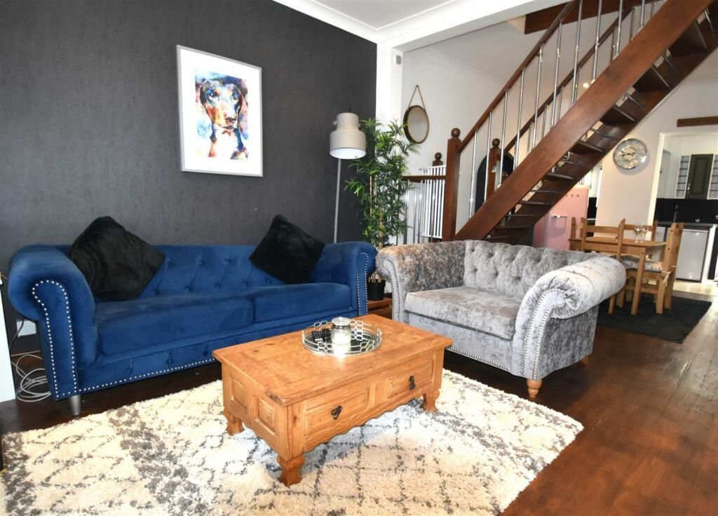 Property photo 2 of 15 Lounge